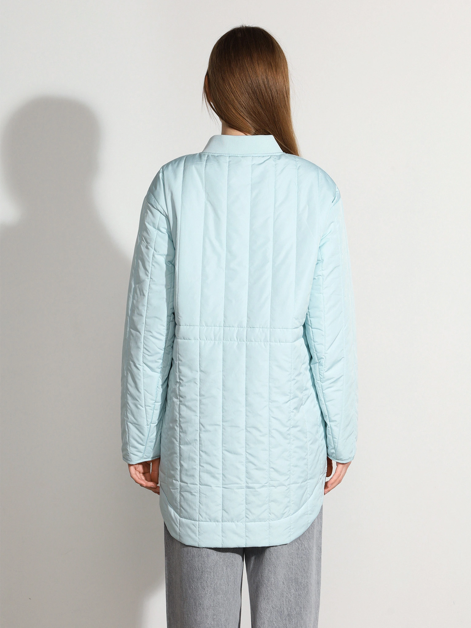 Пальто голубого цвета прямого кроя